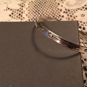 Silpada Jewelry - Silpada Arrow Dynamic Etched Sterling Silvr Bangle Silpada Jewelry - Silpada Arrow Dynamic Etched Sterling Silvr Bangle